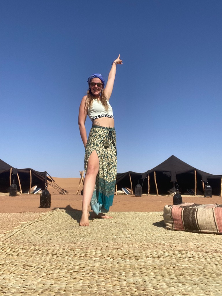 Anya in the desert pointing to the sky
